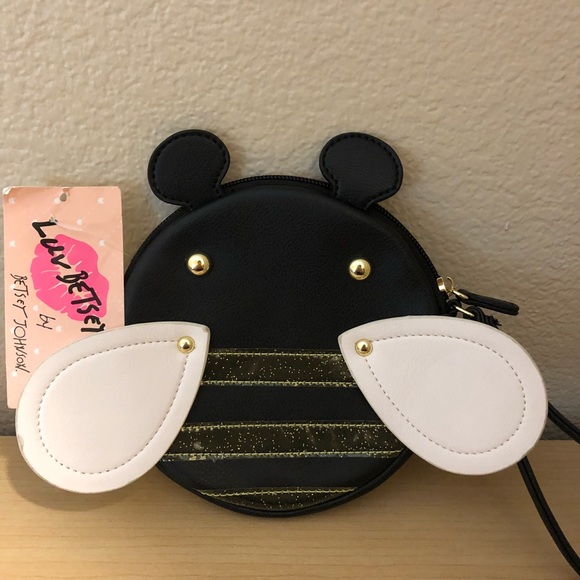 BETSEY JOHNSON Handbags - 🍒HOST PICK🍒 NWT BETSEY JOHNSON bee 🐝 wristlet